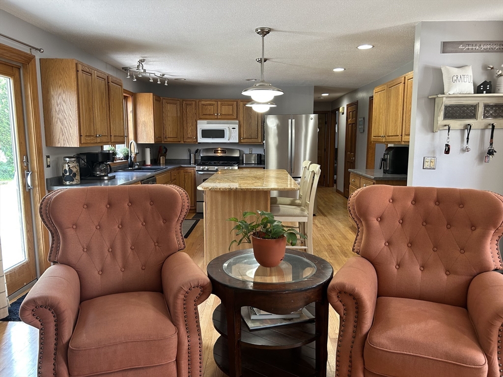 Hatfield, Massachusetts 01038, United States, 3 Bedrooms Bedrooms, ,2 BathroomsBathrooms,Residential,Pending,150298