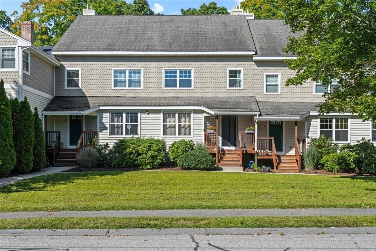 4 Mayberry Dr E