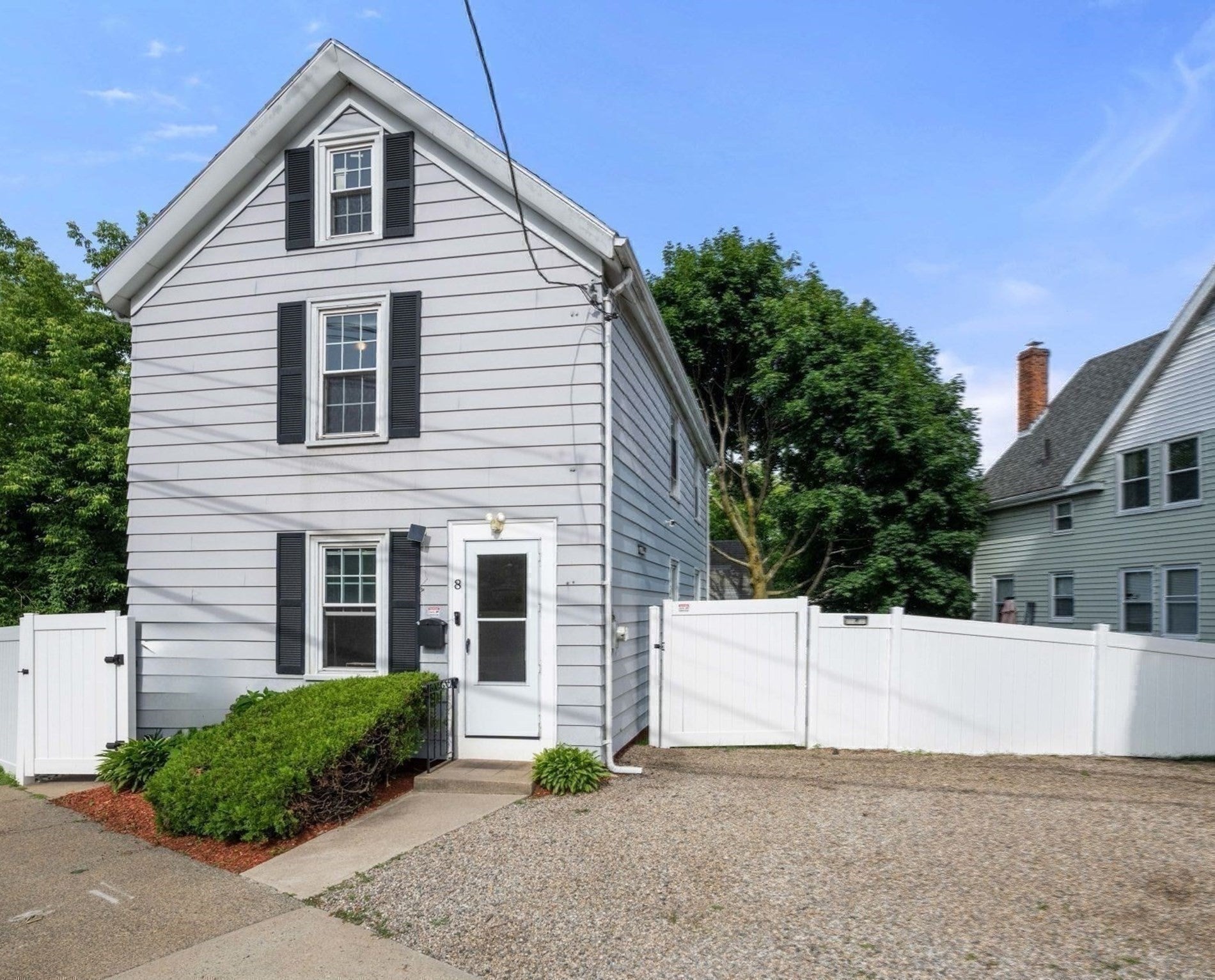 8 Pulaski St