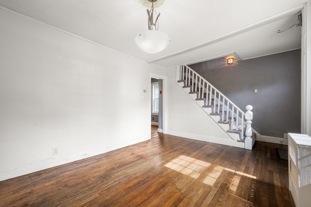 8 Pulaski St
