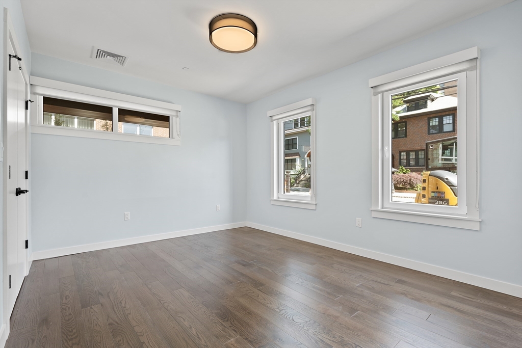 54 Auburn ST #100, Brookline, MA Photo #5