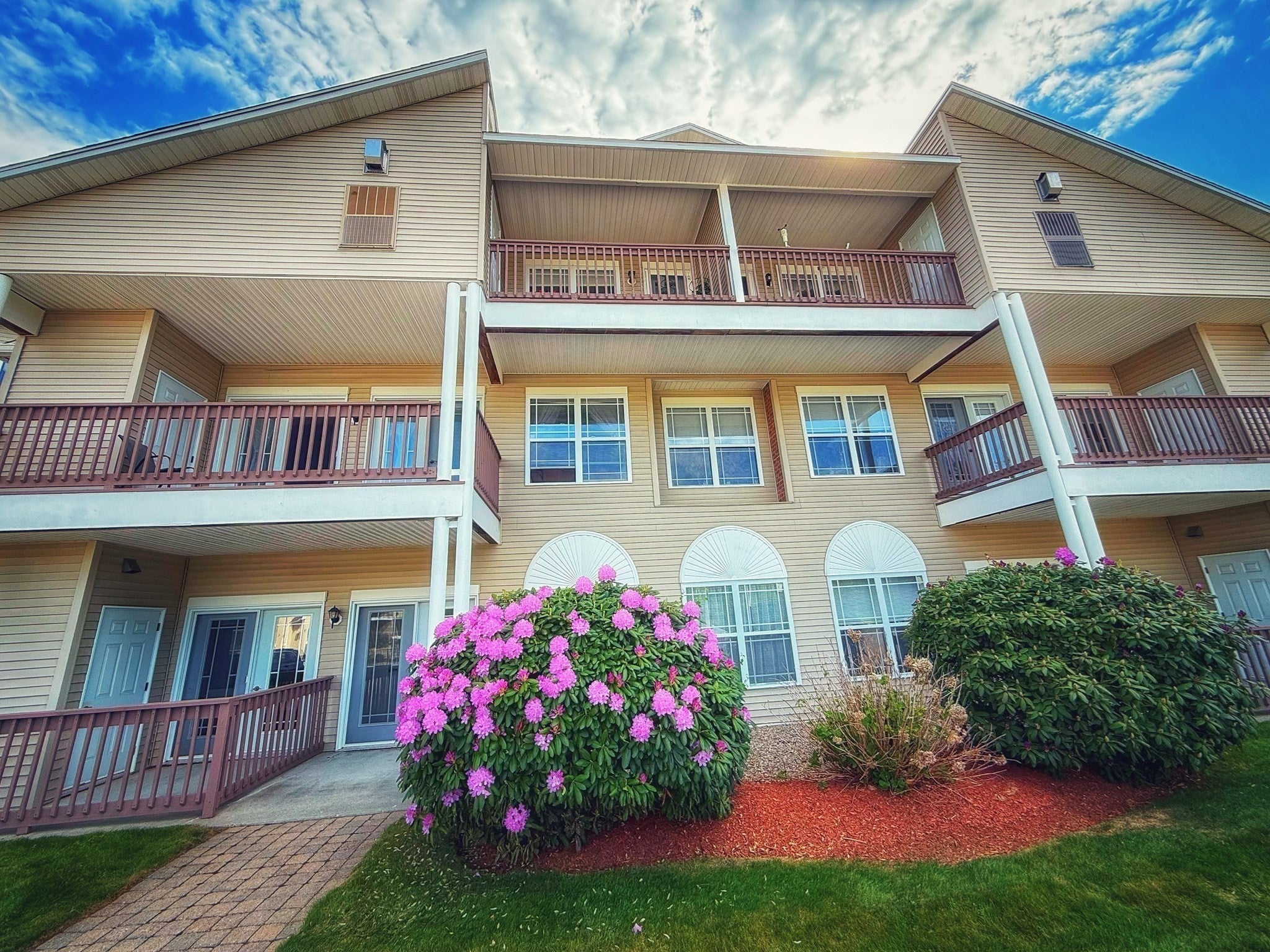 216 Reservoir St 101