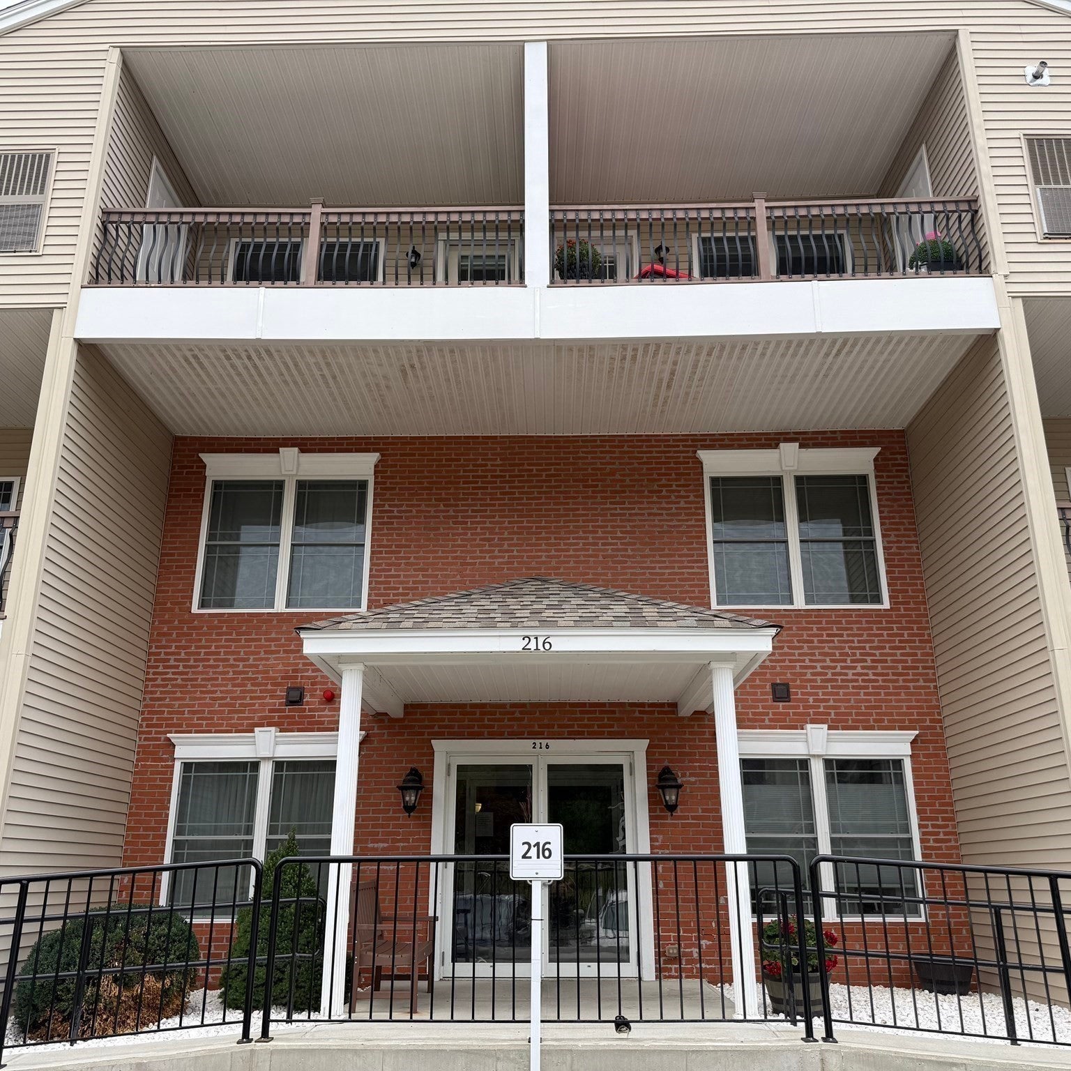 216 Reservoir St 101