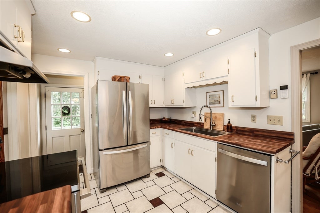 449 Buck St, Pembroke, NH Photo #13