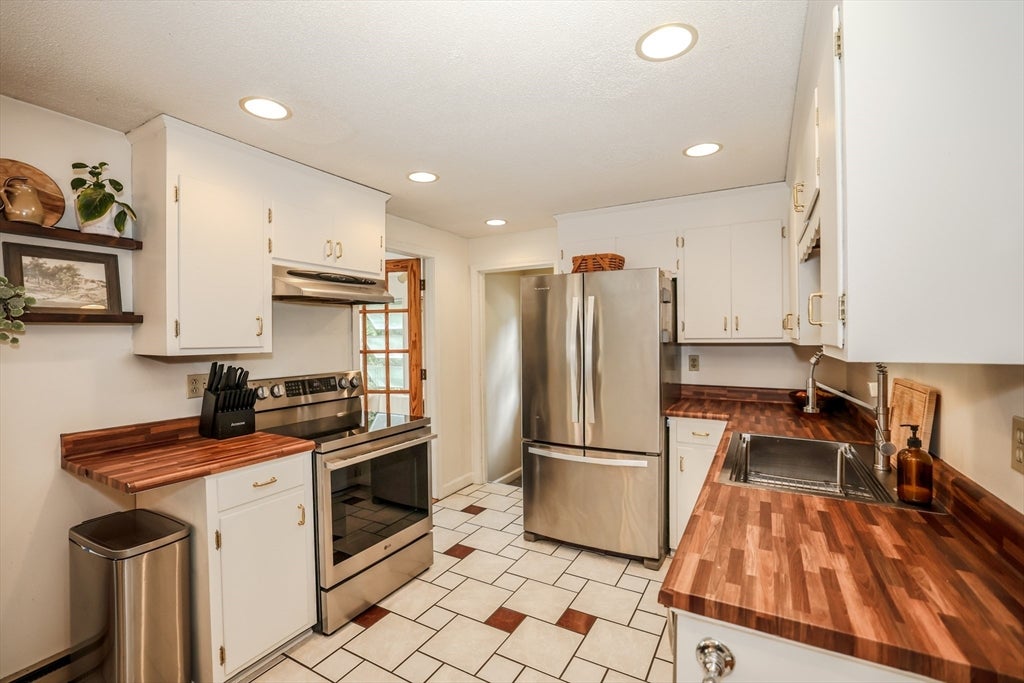 449 Buck St, Pembroke, NH Photo #12