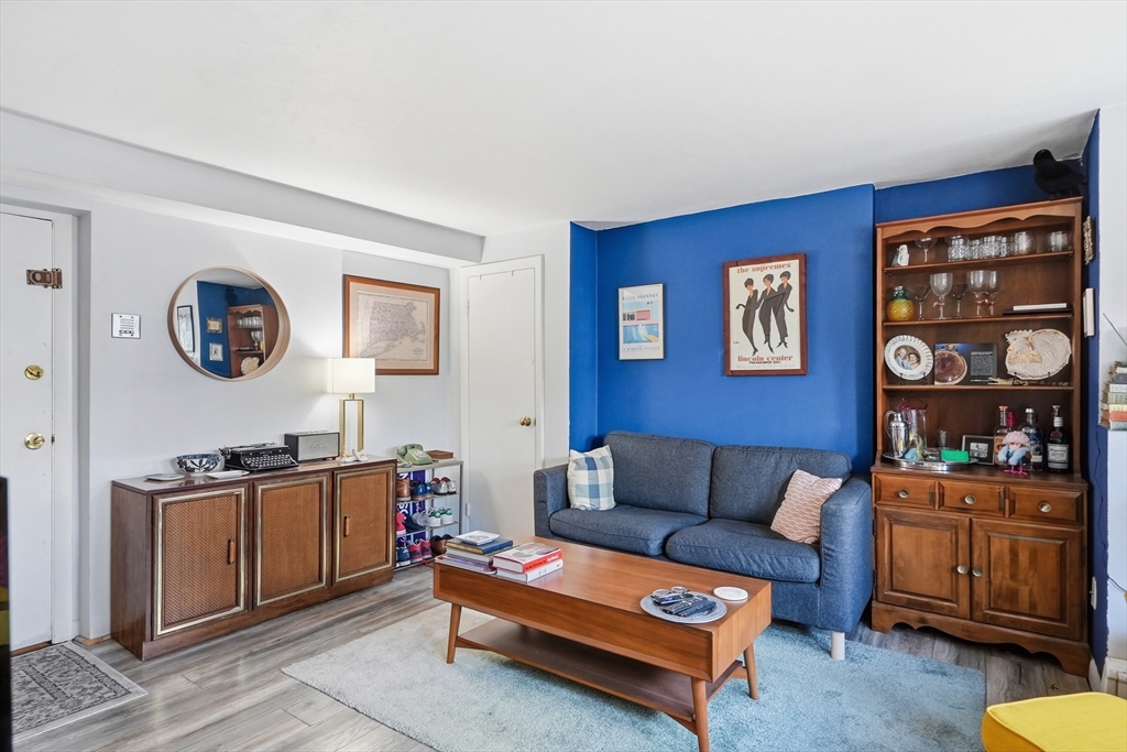 26 Commonwealth Ter 1