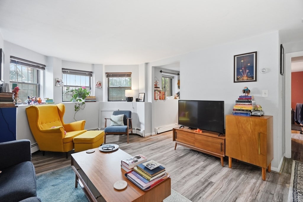 26 Commonwealth Ter 1
