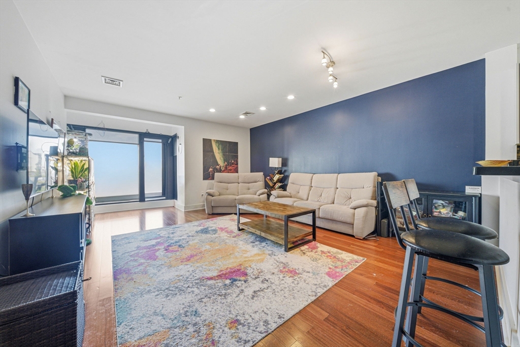 533 Cambridge St 105