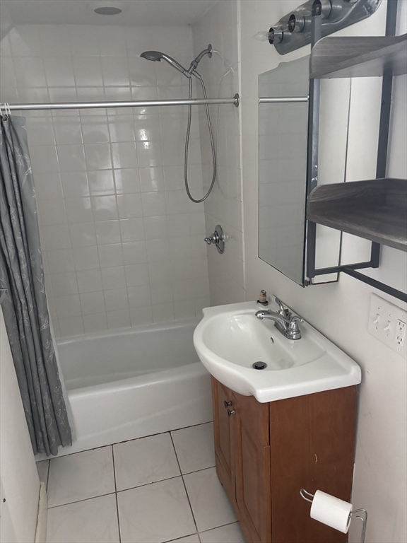 Woburn, Massachusetts 01801, United States, 2 Bedrooms Bedrooms, ,1 BathroomBathrooms,Residential,Active,216949