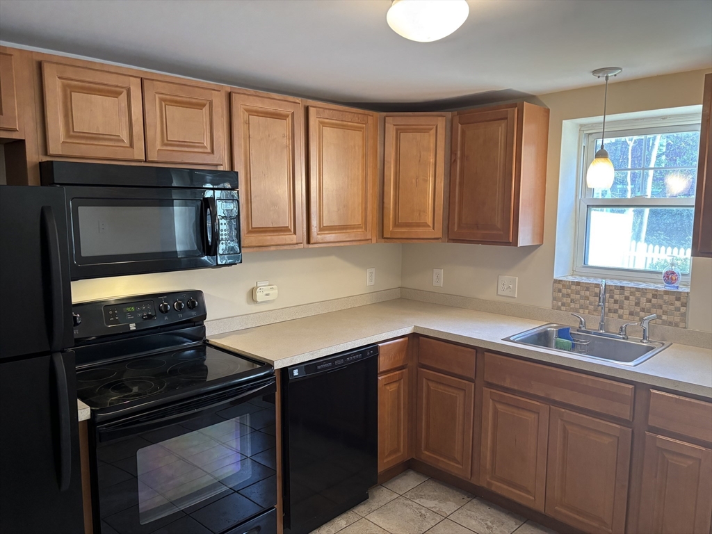 Woburn, Massachusetts 01801, United States, 2 Bedrooms Bedrooms, ,1 BathroomBathrooms,Residential,Active,216949