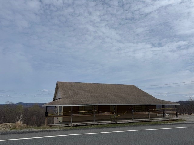 335 Mohawk Trail