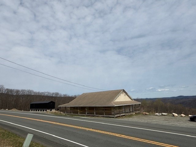 335 Mohawk Trail