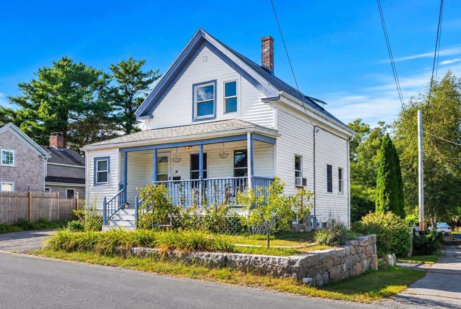 38 Pigeon Hill St, Rockport, MA Photo #1