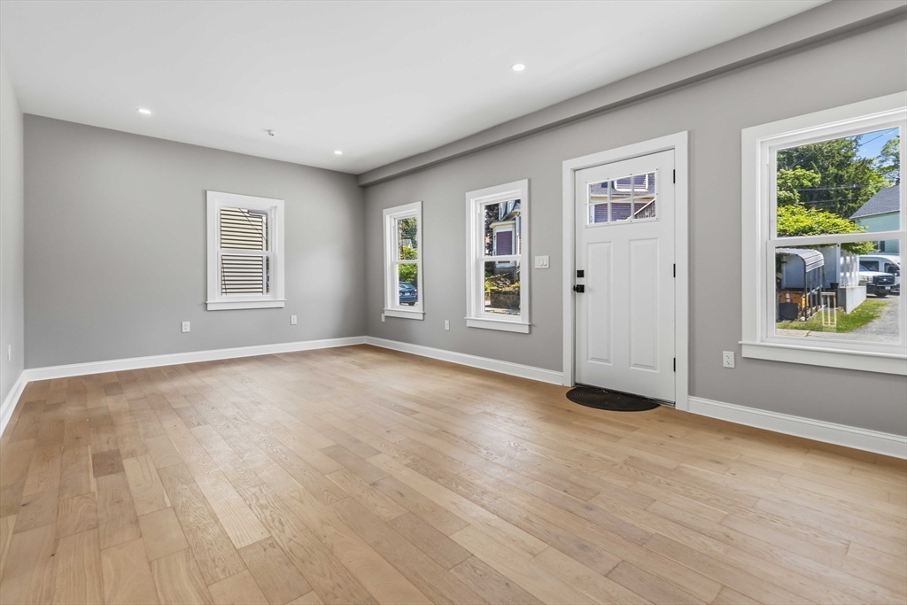 16 Hillside St 2