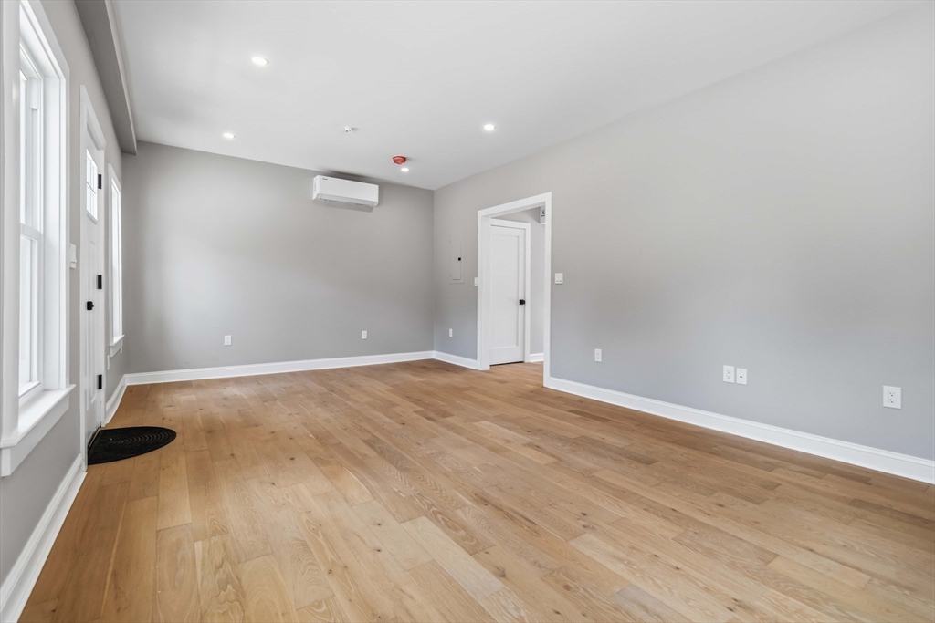 16 Hillside St 2