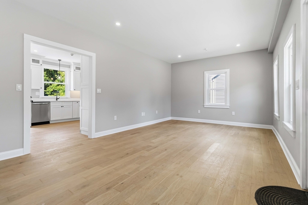 16 Hillside St 2