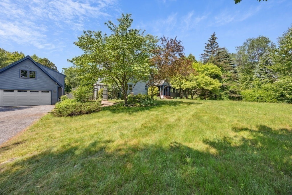 1292 Main St