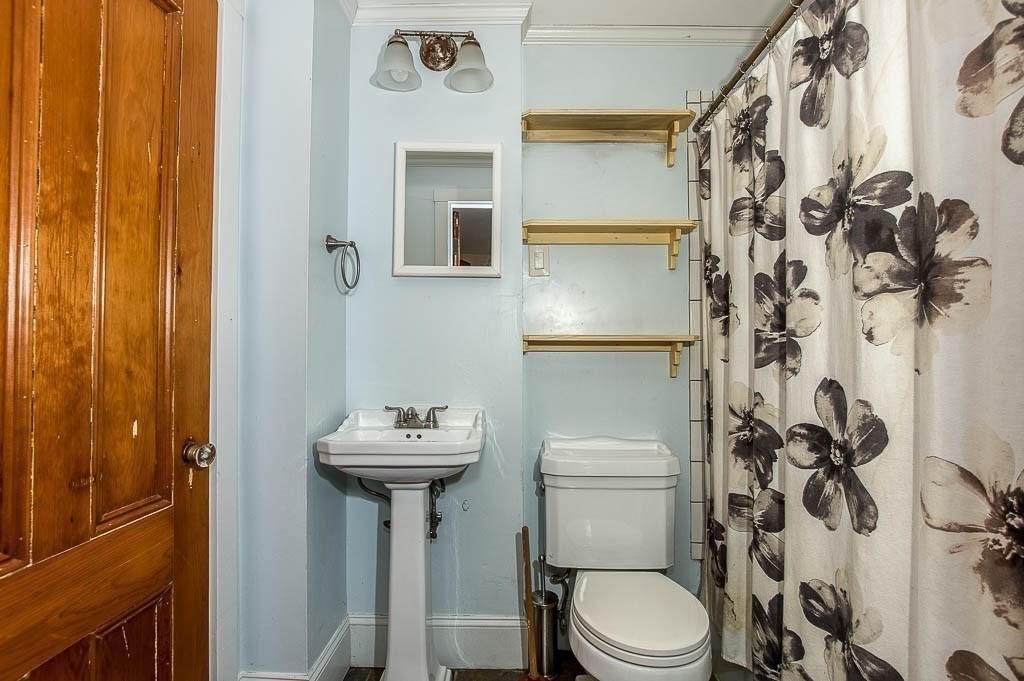 1000 Centre Street 4