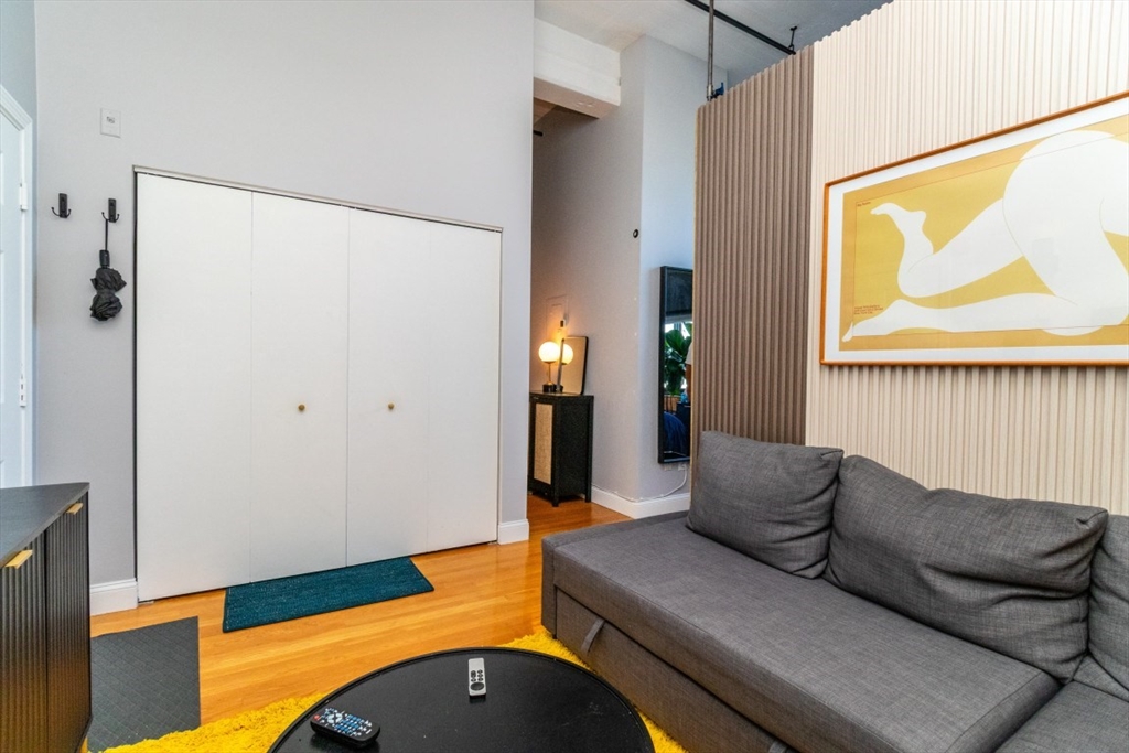 320 W 2nd St 303