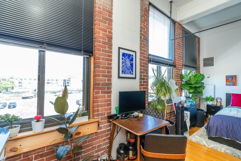 320 W 2nd St 303