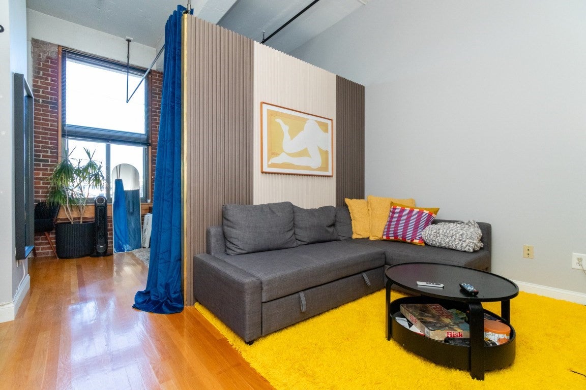 320 W 2nd St