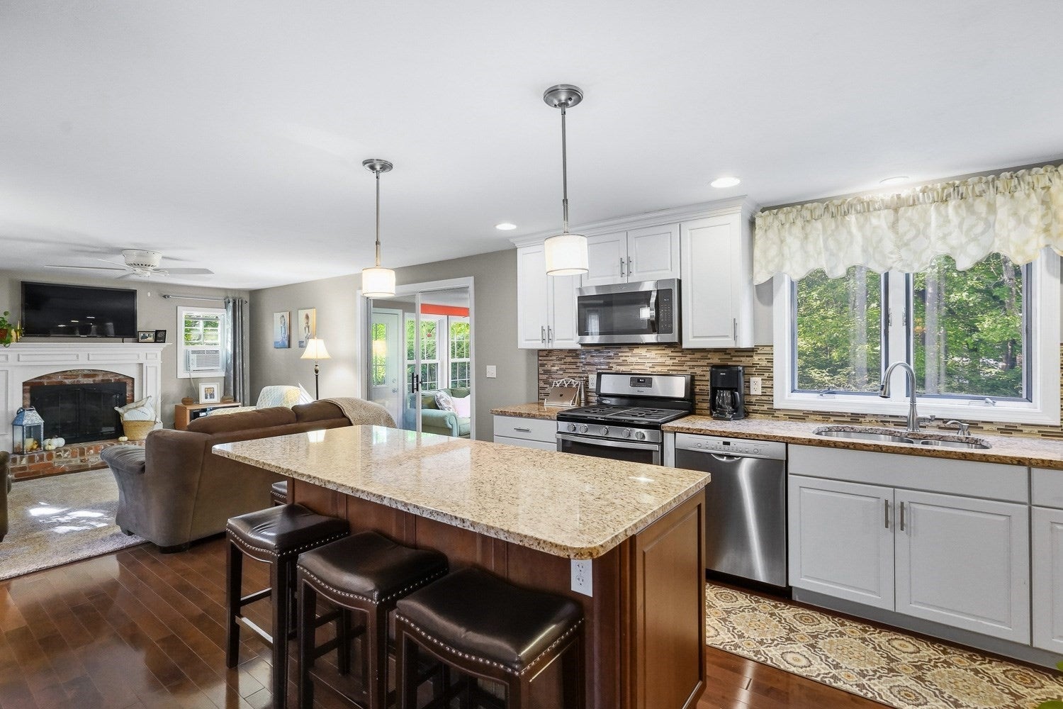 14 Oak Cir, Holden, MA Photo #15