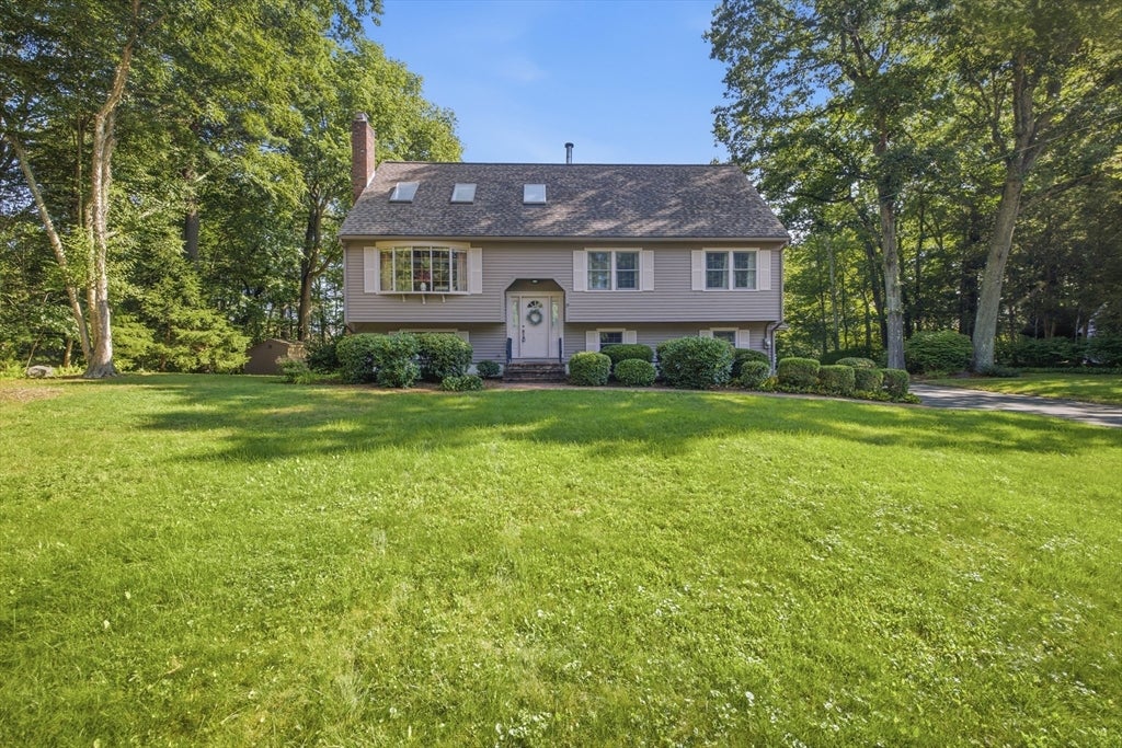 Photo of 99 Overlook Dr, Raynham, MA