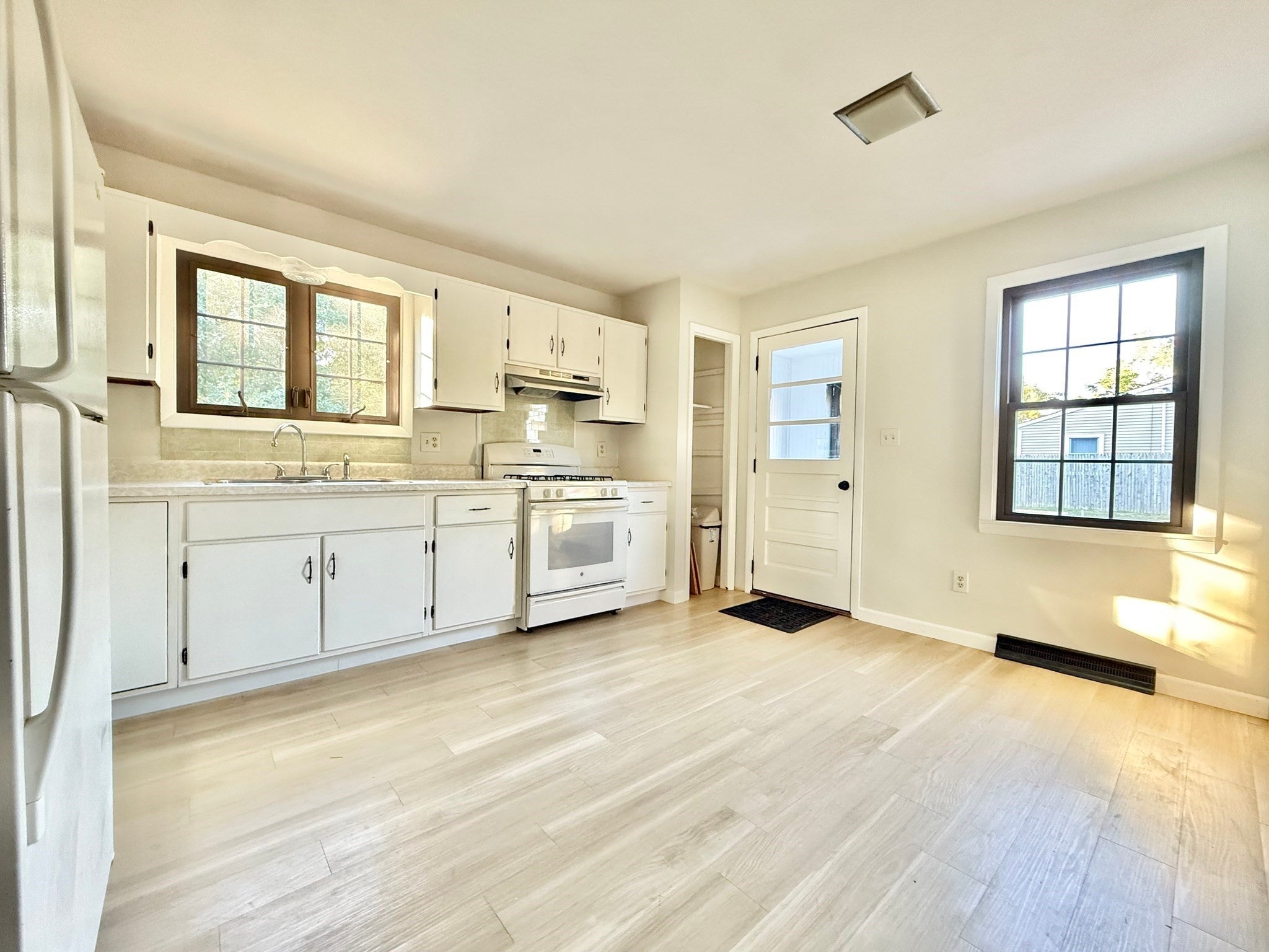 3 Pine Ave, Fairhaven, MA, 3 Pine Ave, Fairhaven, MA Photo #8