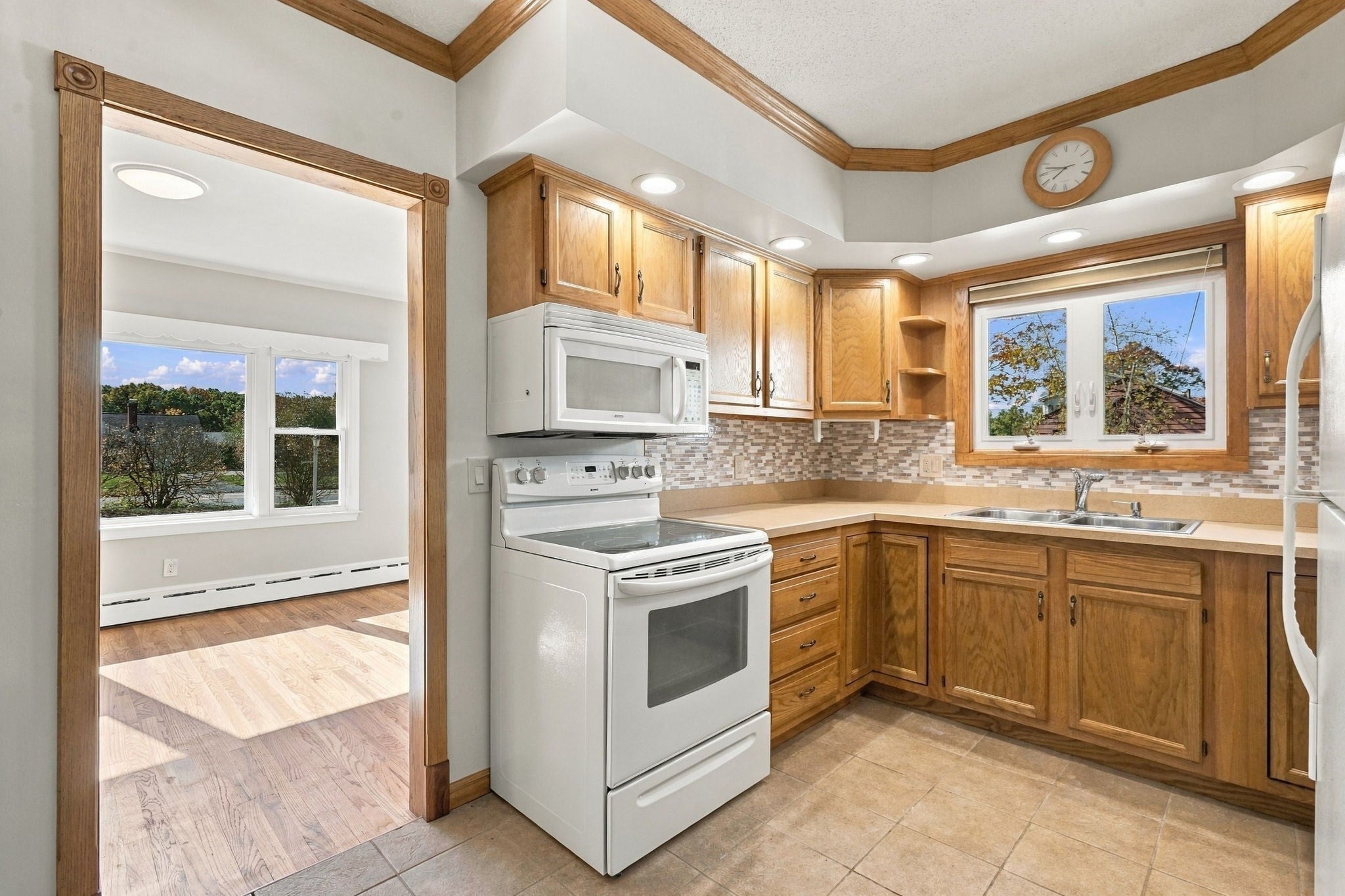 671 James St, Chicopee, MA, 671 James St, Chicopee, MA Photo #7