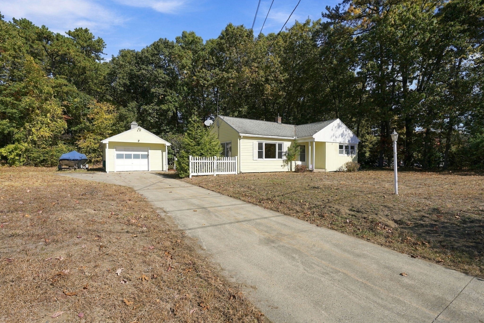 Photo of 671 James St, Chicopee, MA