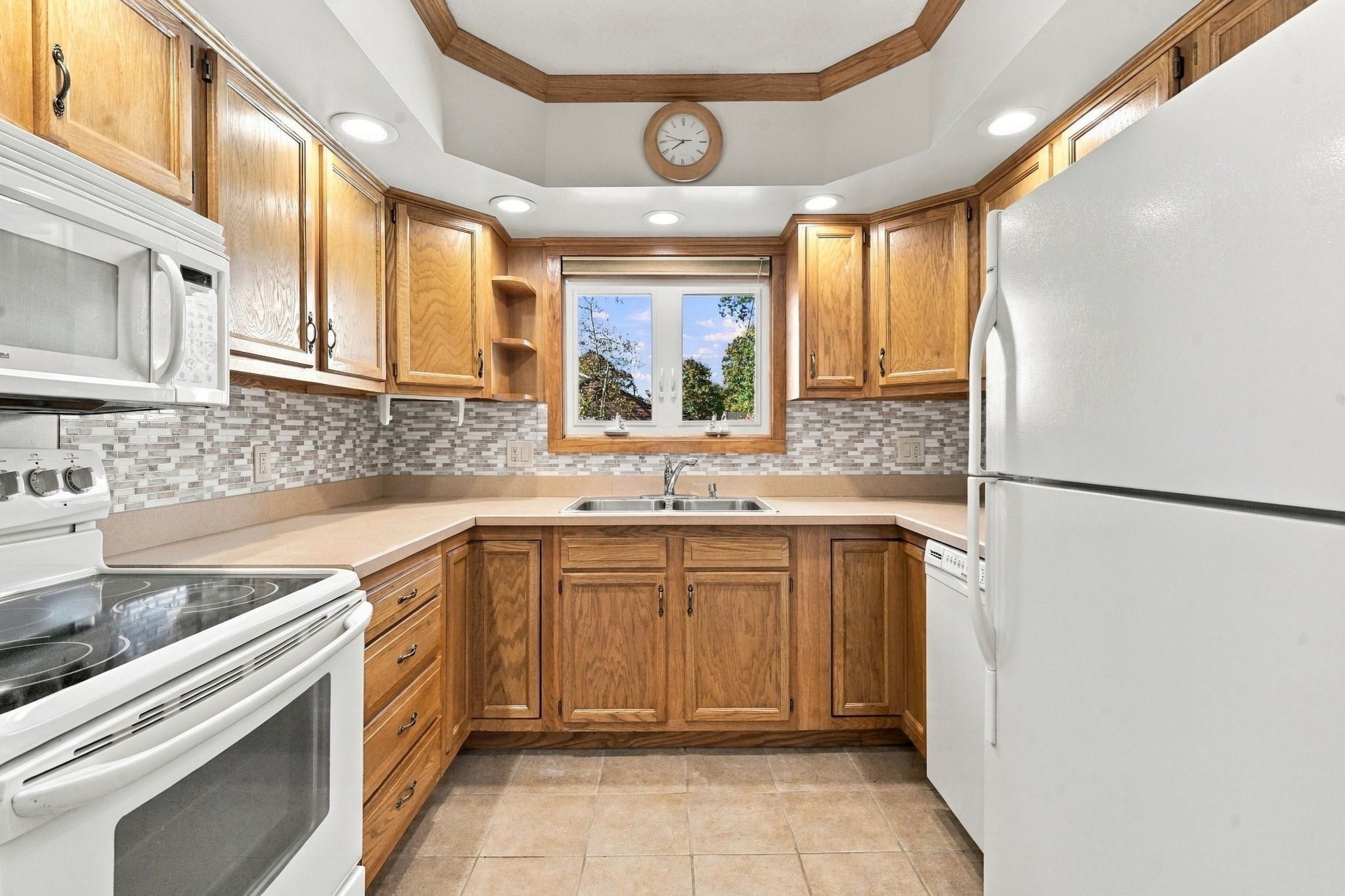 671 James St, Chicopee, MA, 671 James St, Chicopee, MA Photo #8