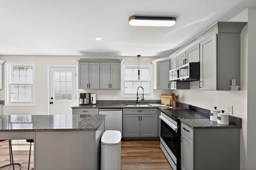52 Stagecoach Rd, Amherst, MA Photo #8