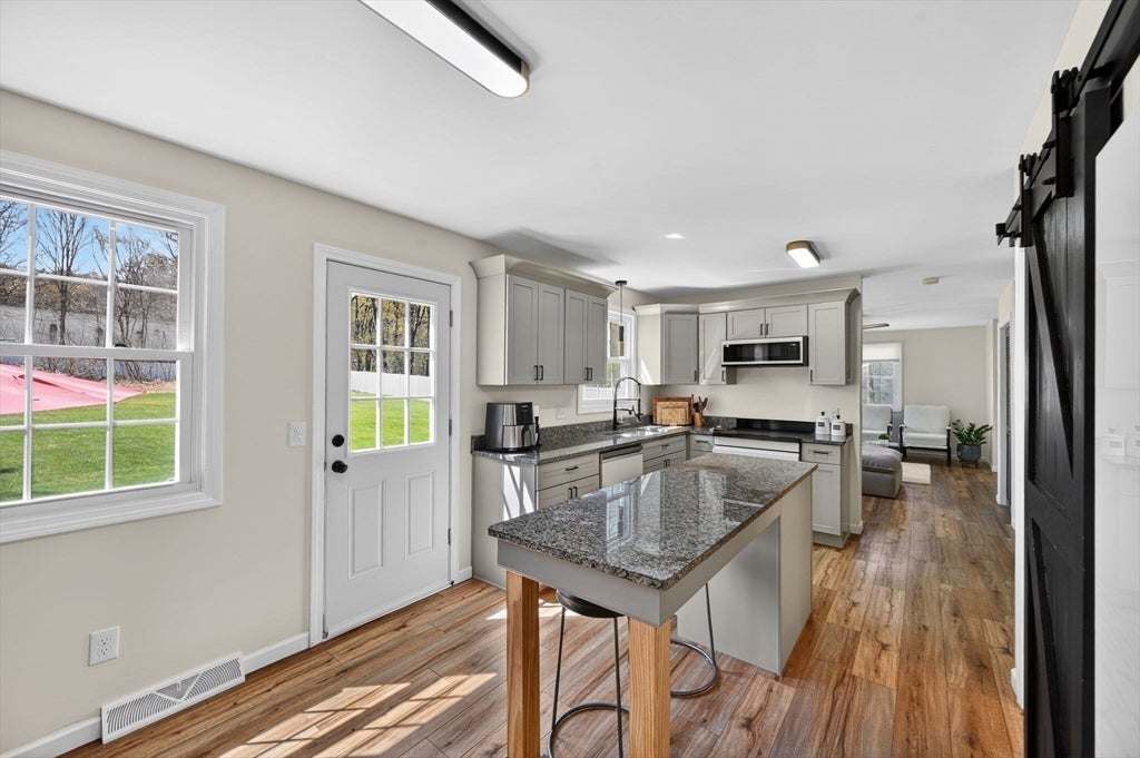 52 Stagecoach Rd, Amherst, MA Photo #11