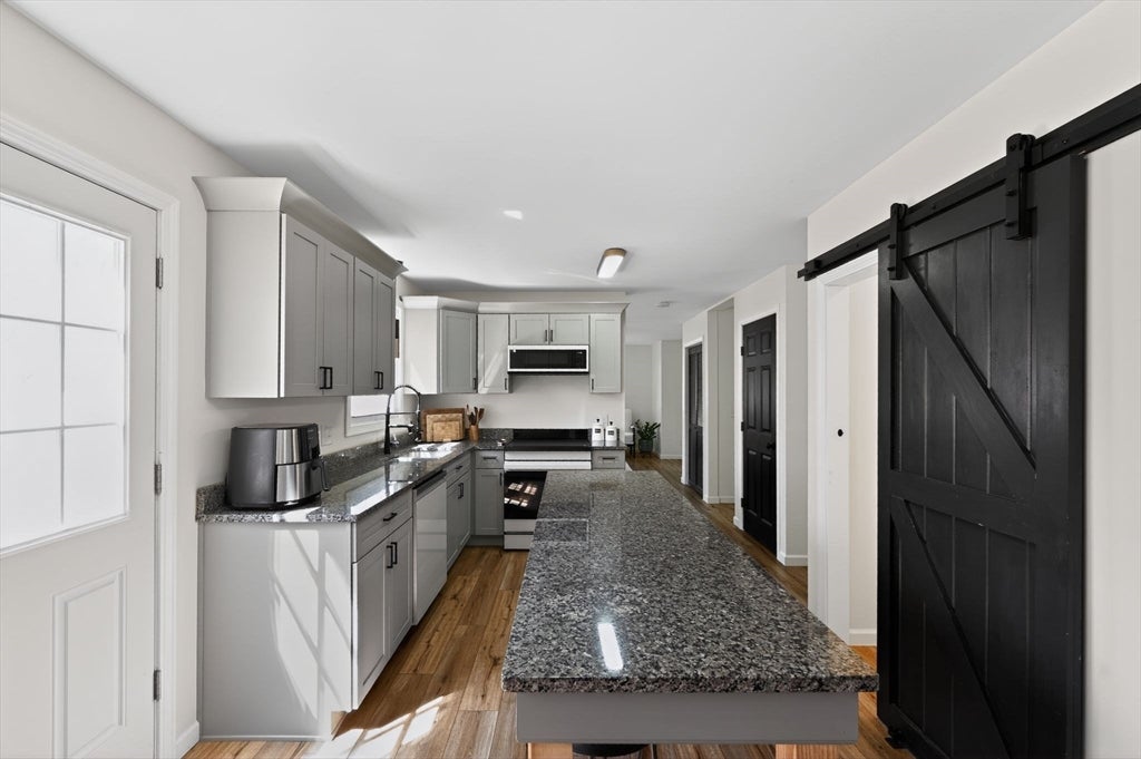 52 Stagecoach Rd, Amherst, MA Photo #9