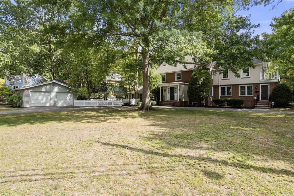 208 South St