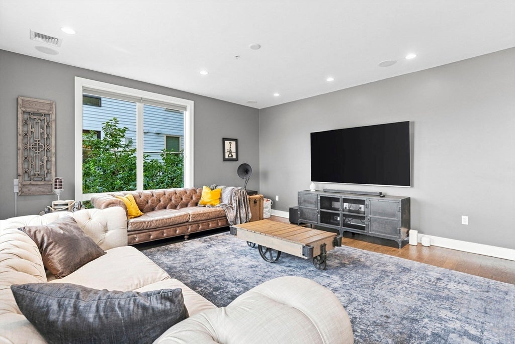407 W 1st St #101, Boston, MA, 407 W 1st St #101, Boston, MA Photo #14