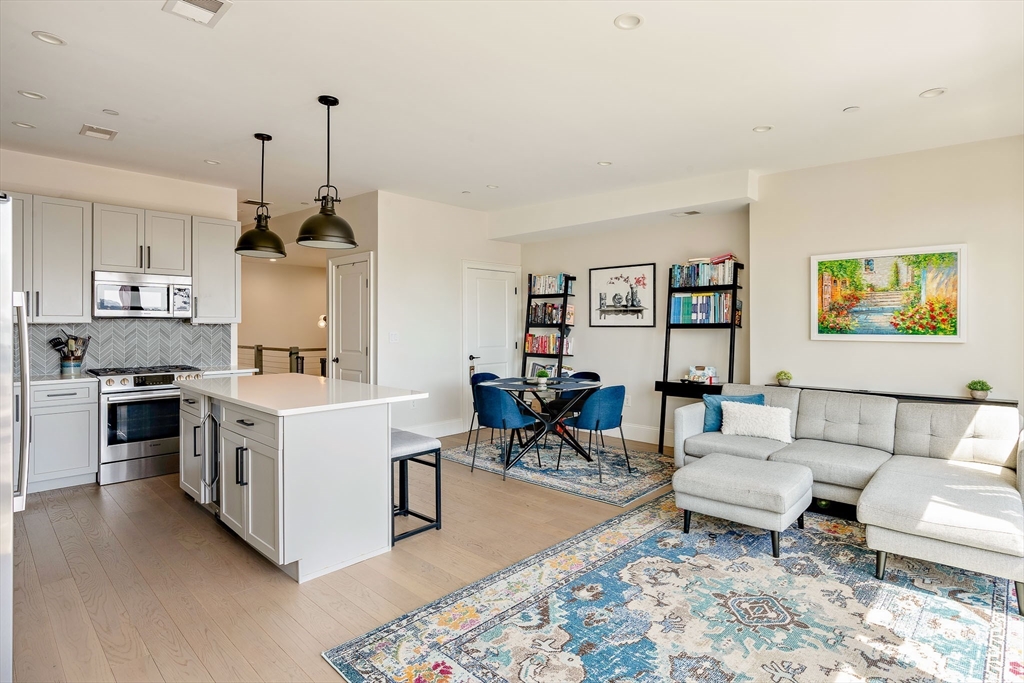 283 Webster St 3