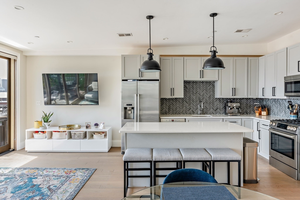 283 Webster St 3
