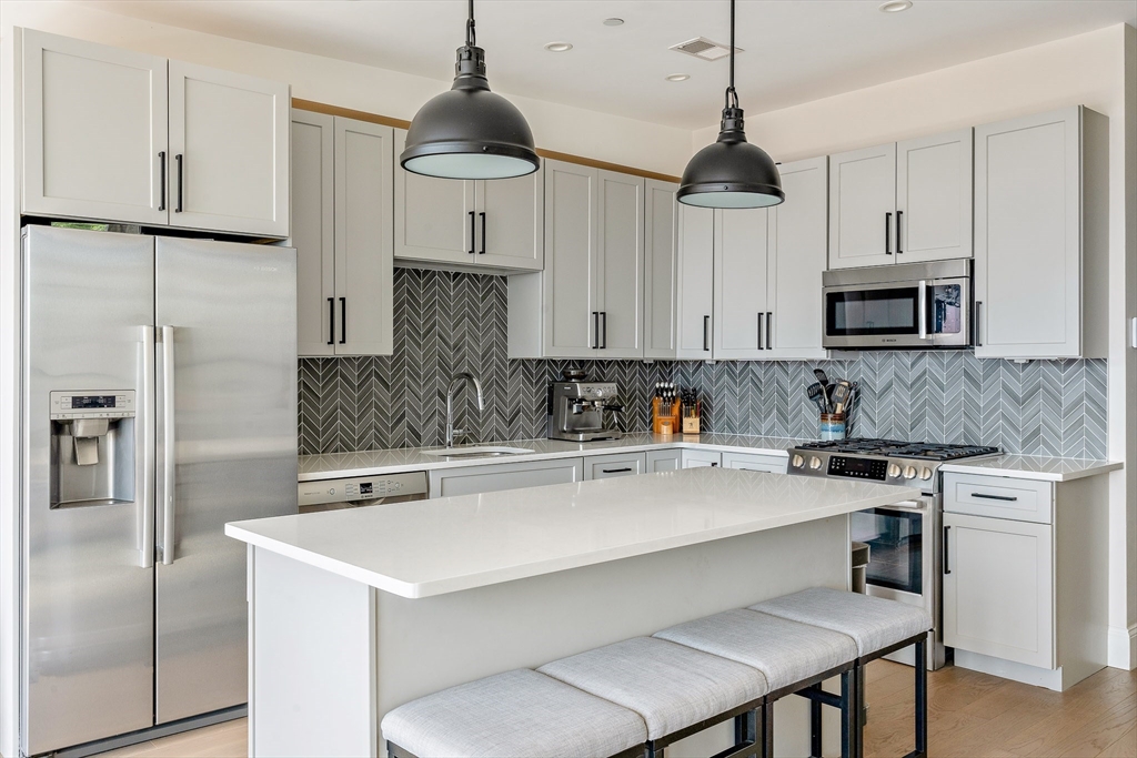 283 Webster St 3