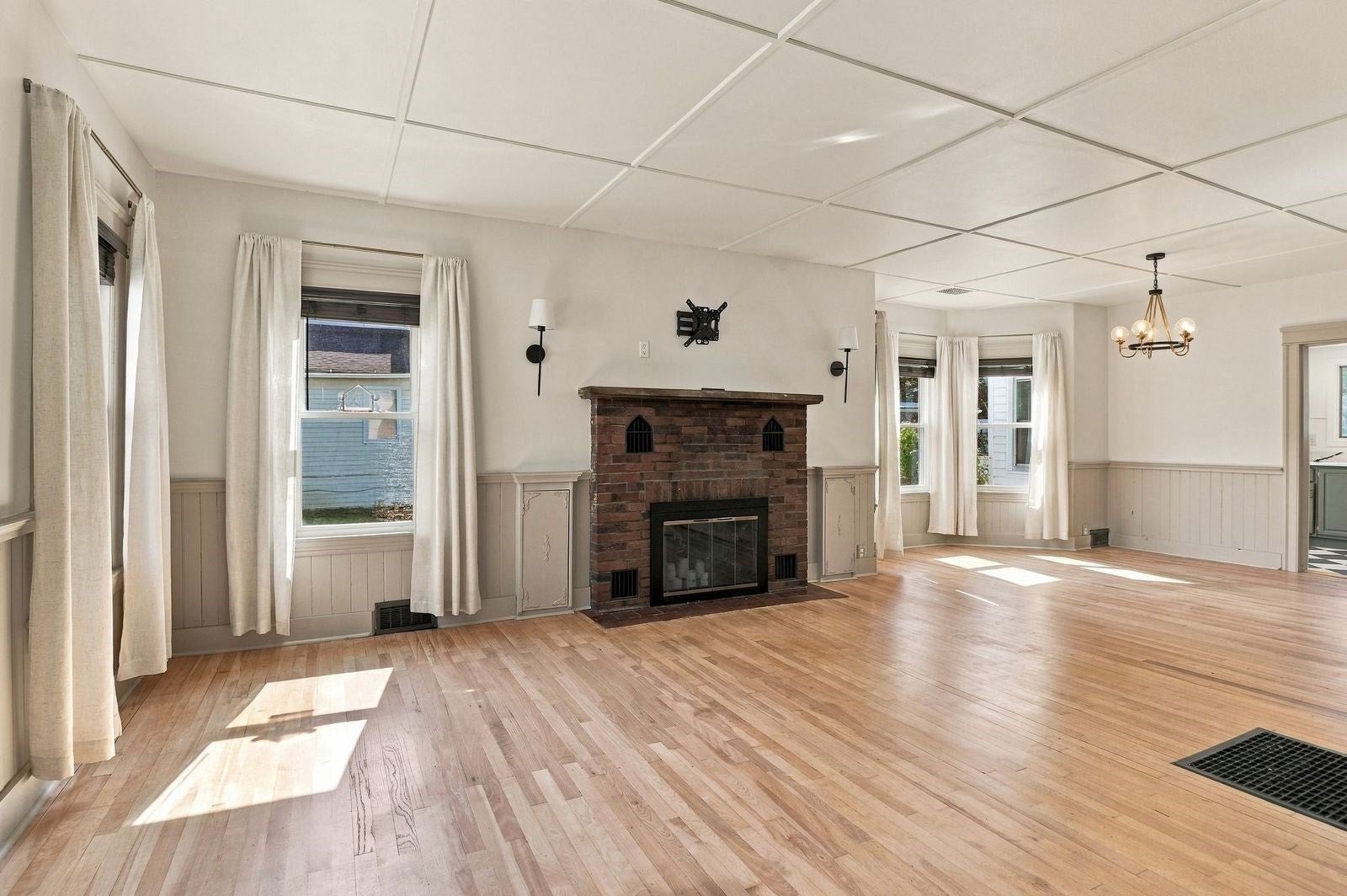 8 Agate Avenue, Worcester, MA, 8 Agate Avenue, Worcester, MA Photo #4