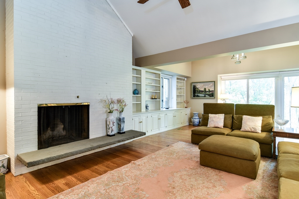 16 Lookout Farm Rd