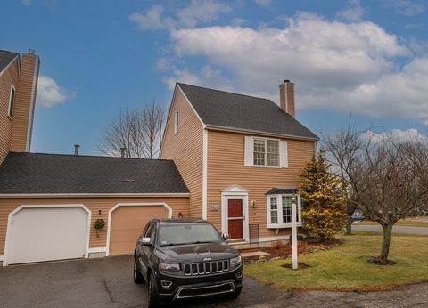 48 Whittier Meadows Dr 48 Amesbury MA 01913