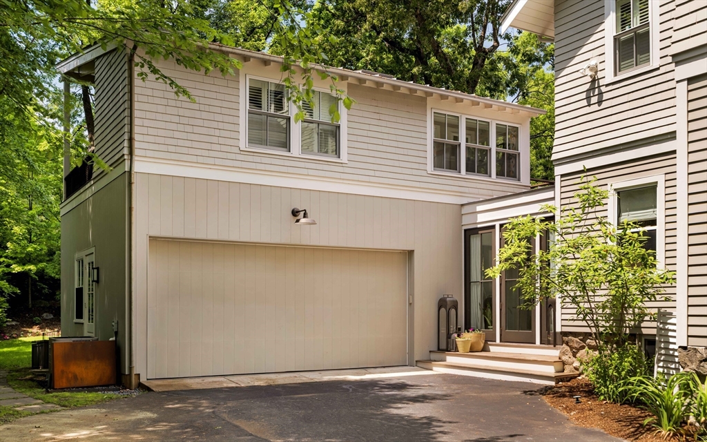 85 Oakland Ave