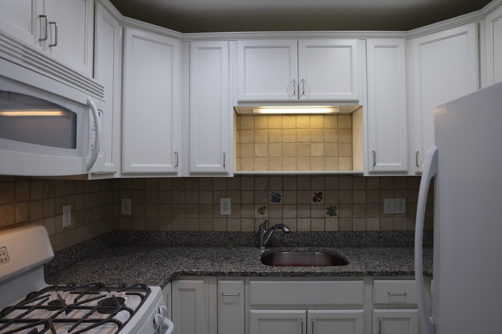 57 Broadlawn Park 14B