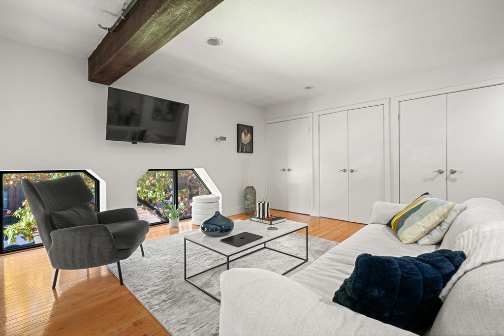 9 Appleton St M2