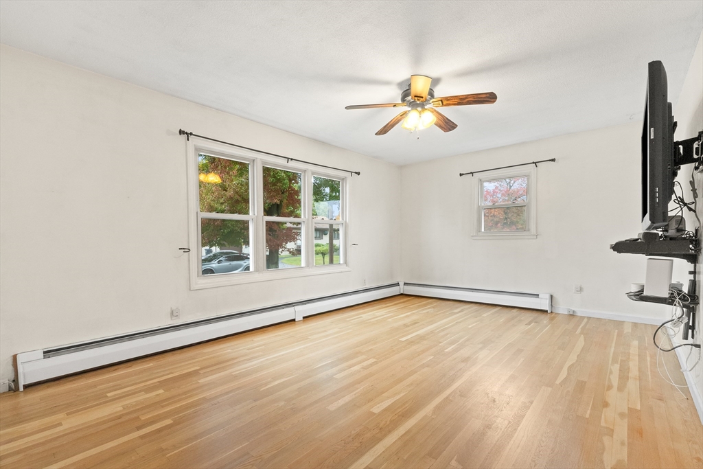 48 Swan Ave