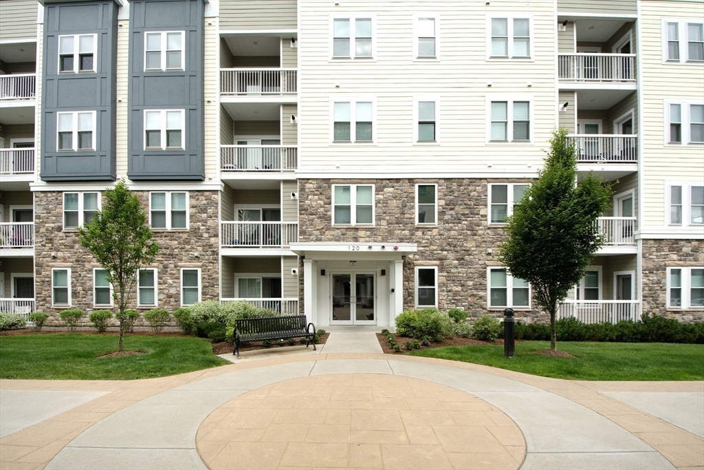 120 University Ave 2202