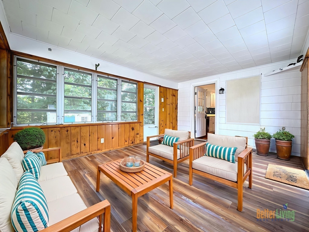 17 Meadowbrook Rd