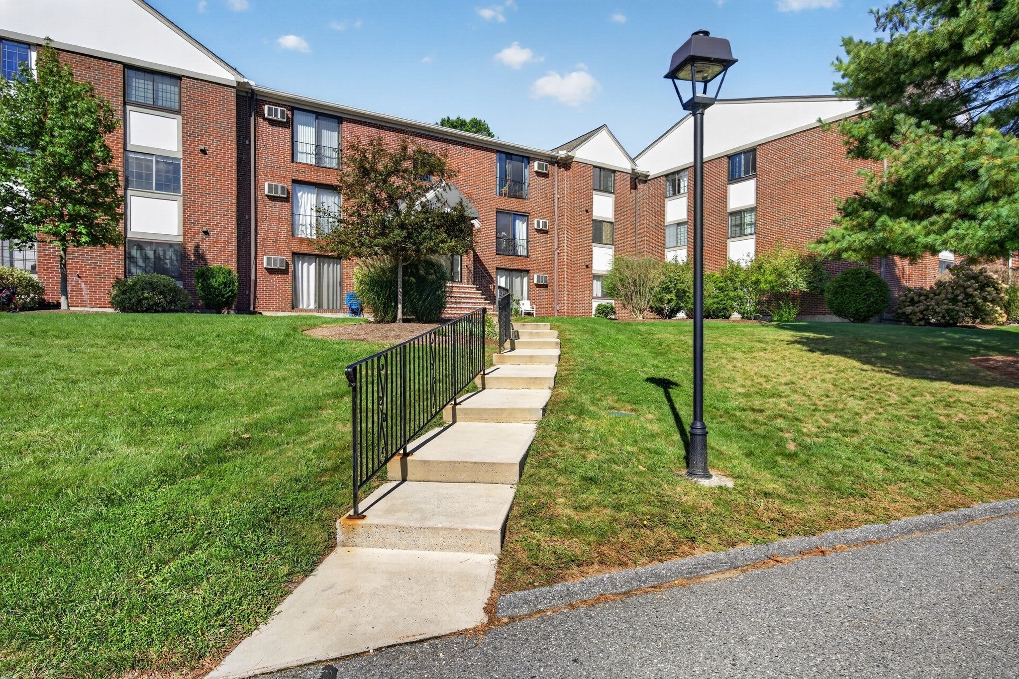Photo of 386 Great Rd, Acton, MA
