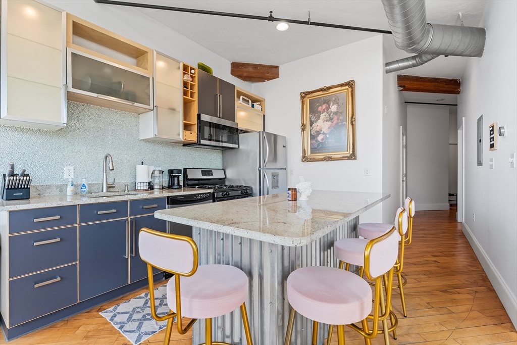 281 Essex St 306